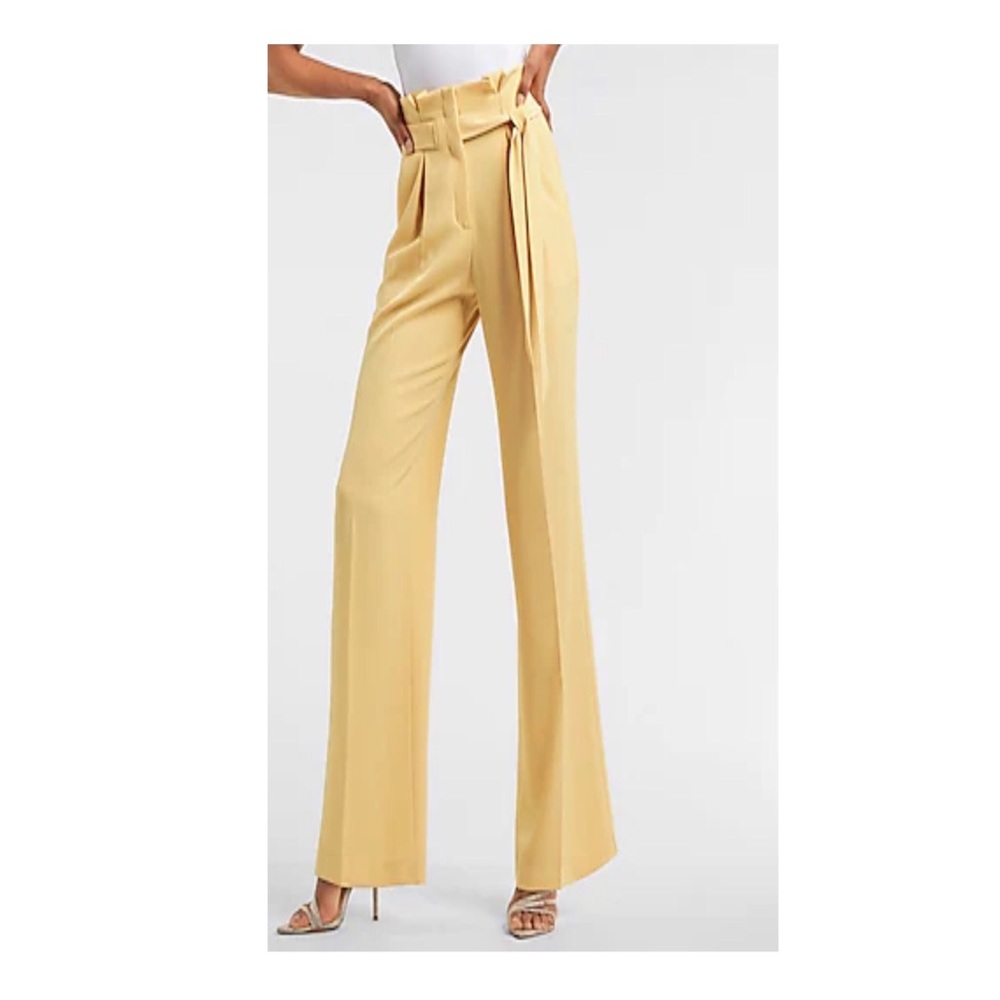 EXPRESS NWT high waisted, belted, twill wide leg pant in yellow, size 4